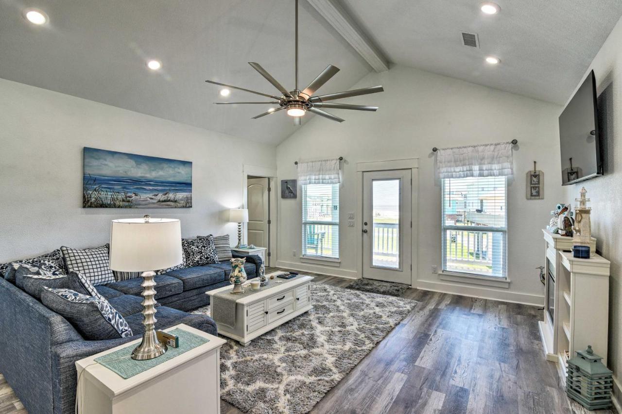 Bolivar Peninsula Beach House, Steps To Coast 외부 사진